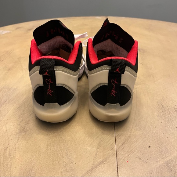 Air Jordan 37 Low Siren Red Low, Men’s Size 8 US - Picture 4 of 7